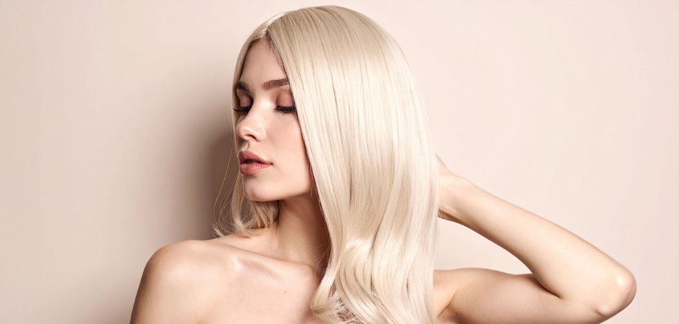 Artykuł blogowy: Fryzury na sylwestra 2025